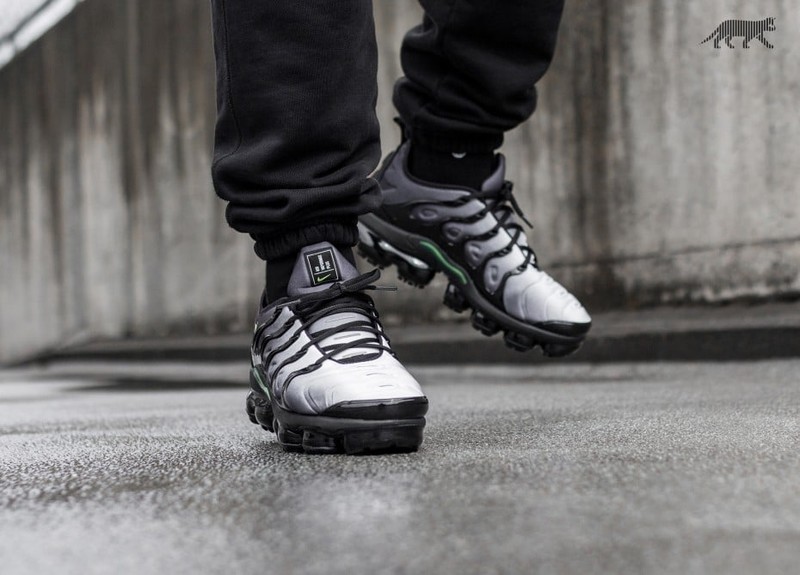 Nike air vapormax black 2024 volt